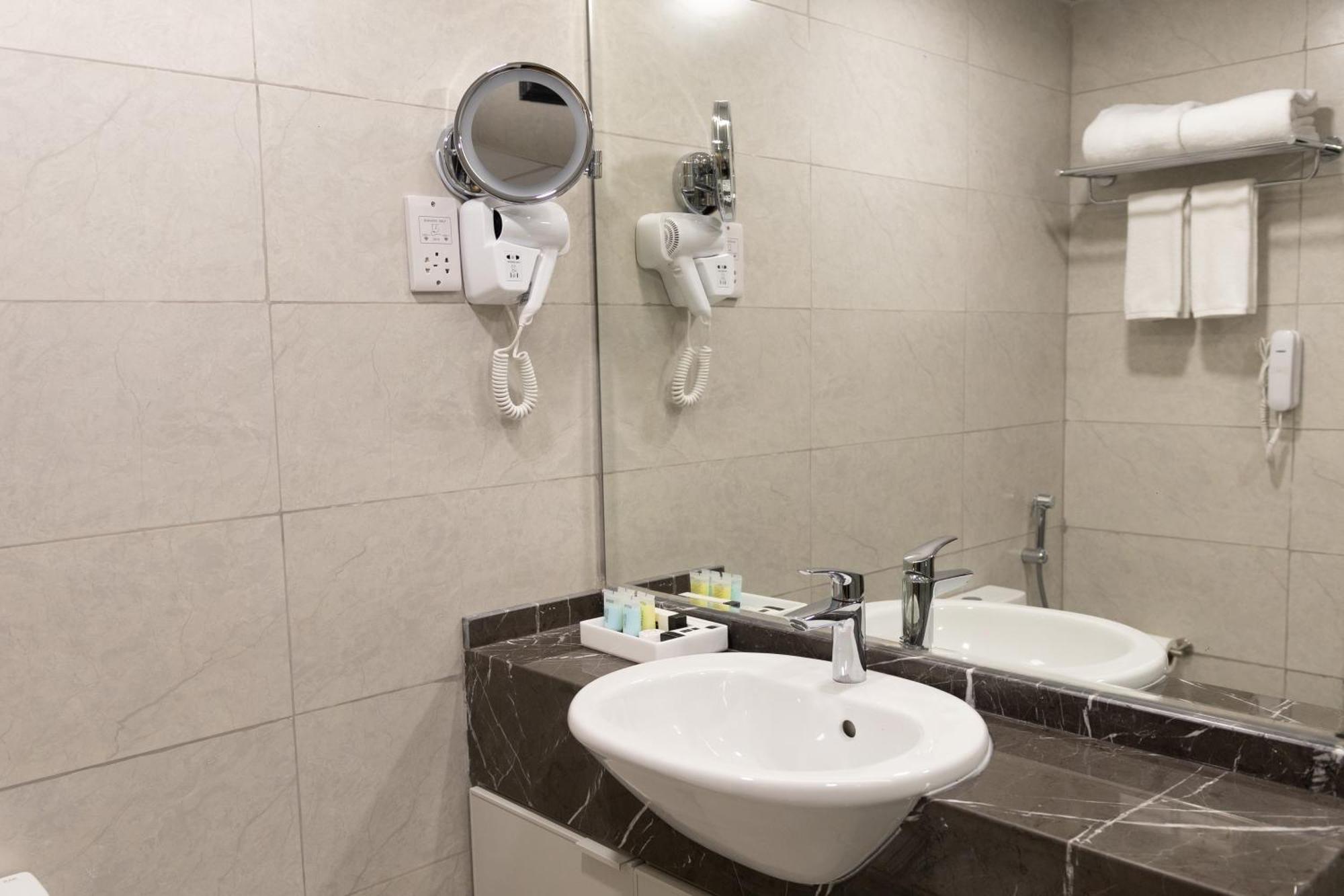 Vendome Plaza Hotel Dubai Eksteriør bilde