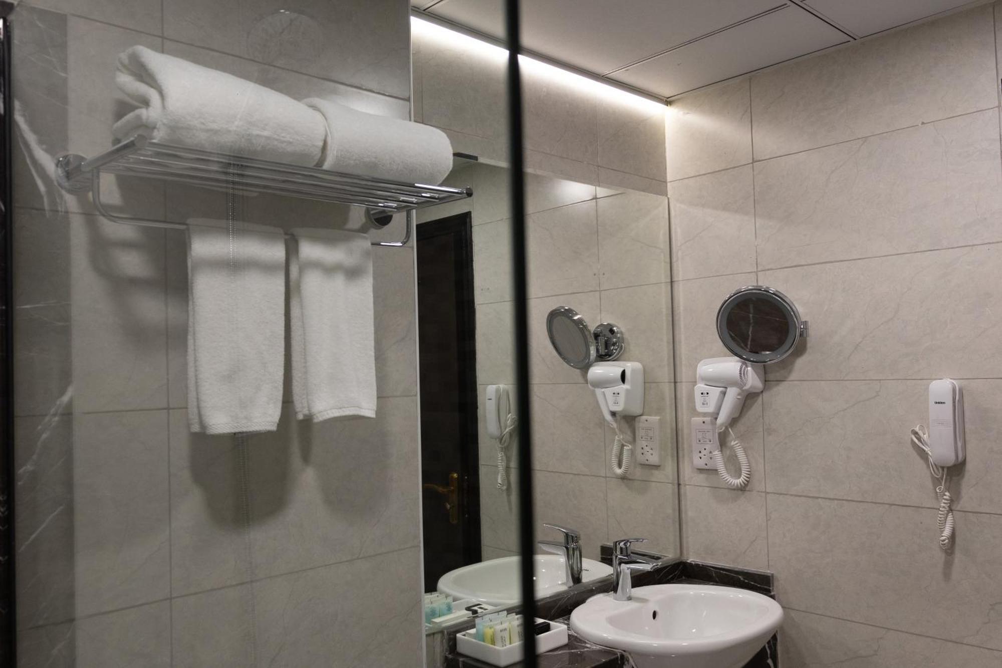 Vendome Plaza Hotel Dubai Eksteriør bilde